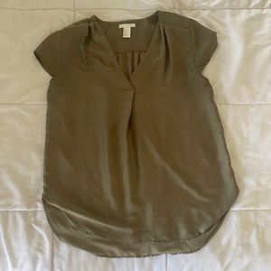 H&M Army Green Short Sleeve Blouse Size US 6